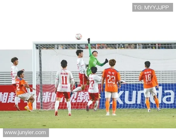 今晚精彩足球对决即将上演球迷们齐聚一堂共襄盛举